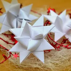 Jak zrobić ozdoby choinkowe z papieru 3D - proste i efektowne pomysły