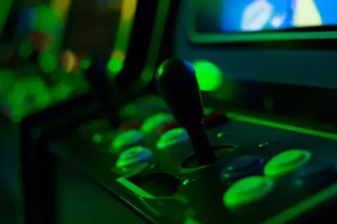 Najlepsze emulatory gier retro na PC - porównanie i funkcje