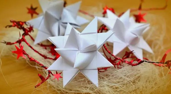 Jak zrobić ozdoby choinkowe z papieru 3D - proste i efektowne pomysły