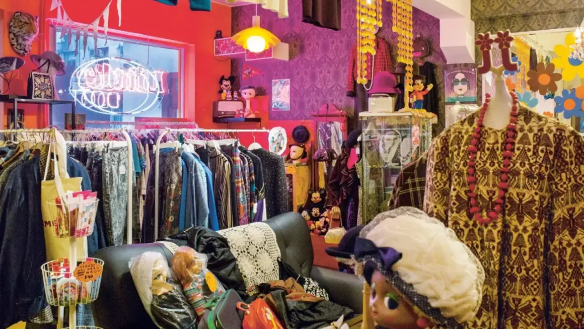 Vintage shop co to? Poznaj unikalne ubrania i ich historię