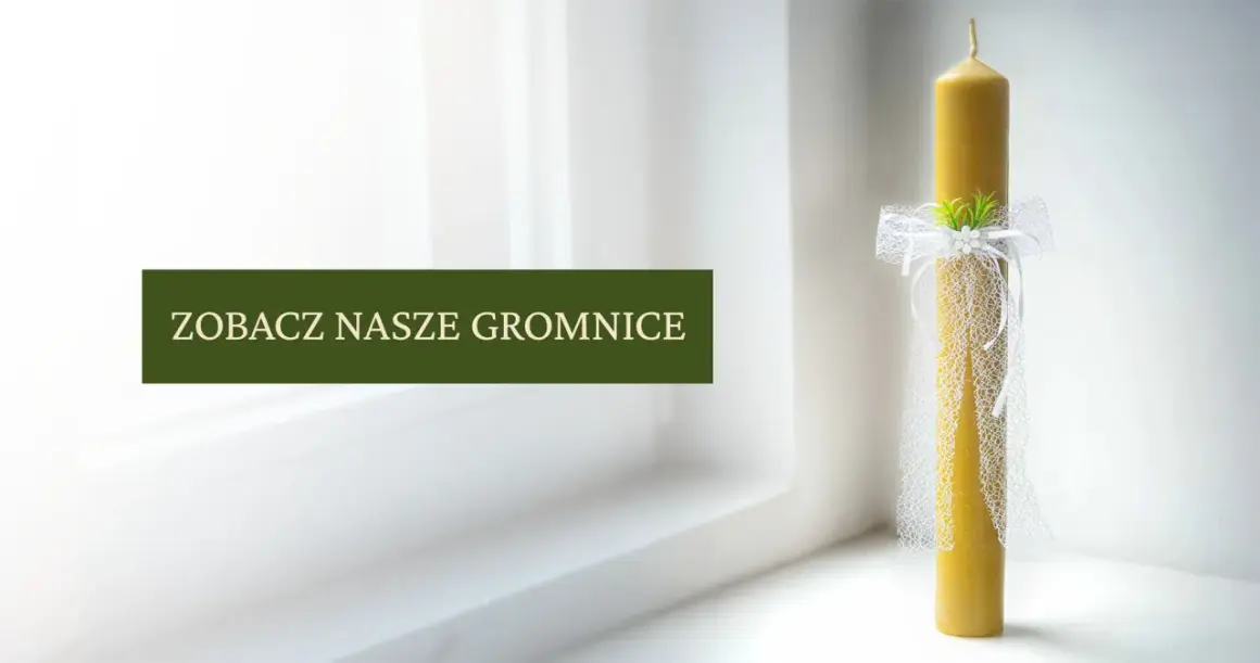 Piękna, prawdziwa gromnica ozdobiona białymi wstążkami i zielonymi gałązkami, gotowa na uroczystość.