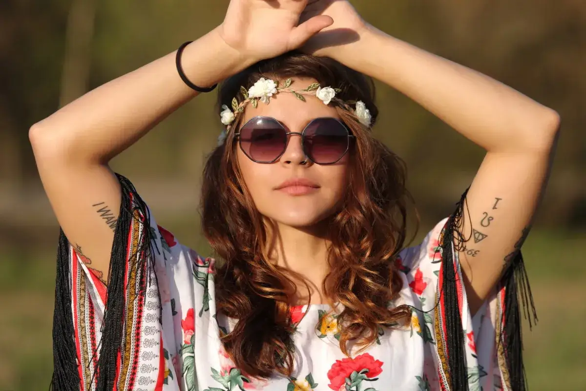Hipiska - kim była i jak nosić styl hippie bez przebrania?